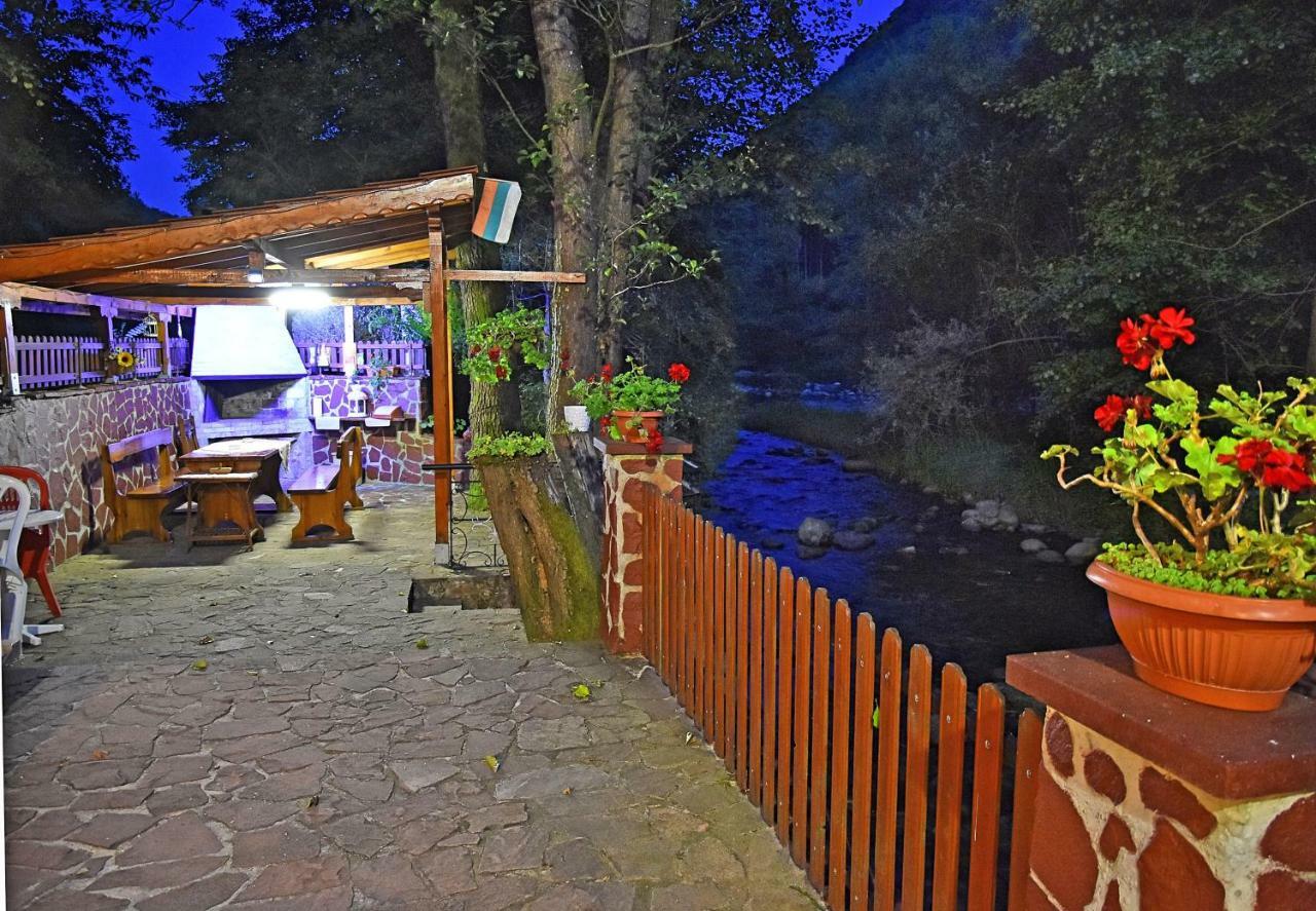 House By The River Teteven Luaran gambar